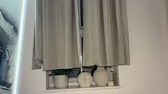 Snapshot of KayleeBella chatting on October 2025 05:47:03 PM KayleeBella online show from October 2025 05:47:03 PM