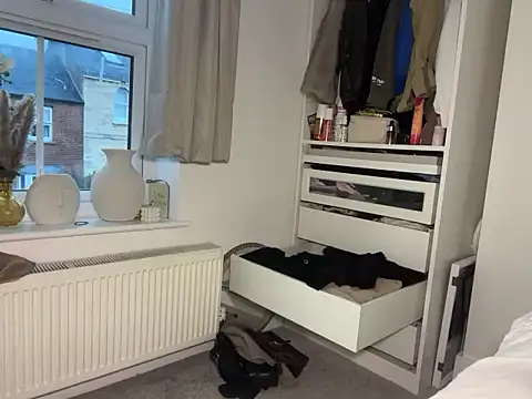 Snapshot of KayleeBella chatting on November 2025 04:18:02 PM KayleeBella online show from November 2025 04:18:02 PM