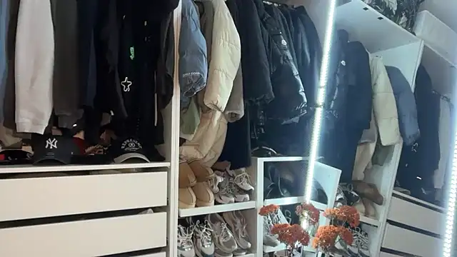 Snapshot of KayleeBella chatting on February 2026 10:28:02 PM KayleeBella online show from February 2026 10:28:02 PM