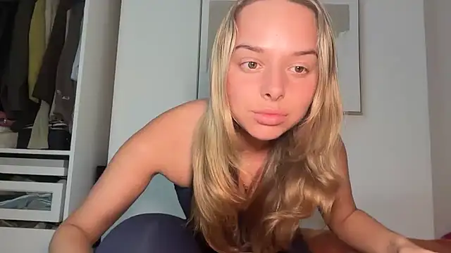 Snapshot of KayleeBella chatting on March 2026 09:54:01 PM KayleeBella online show from March 2026 09:54:01 PM