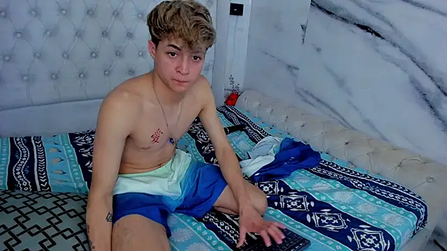 Ari and Storm online show from September 2025 01:40:02 AM