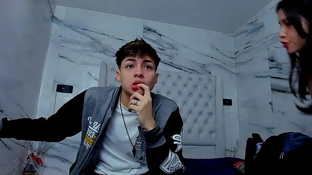 Ari and Storm online show from December 2025 01:40:01 PM