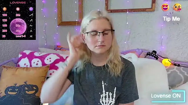 Snapshot of samanthamalichite chatting on September 2025 07:19:02 PM samanthamalichite online show from September 2025 07:19:02 PM