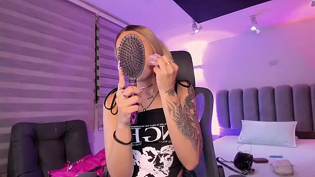 SkyThompson online show from November 2025 05:21:01 AM