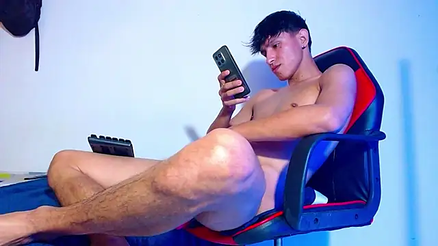 Snapshot of rowanbigboy23 chatting on November 2025 11:18:02 PM rowanbigboy23 online show from November 2025 11:18:02 PM