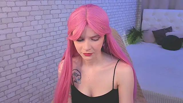 KiraMountrays online show from September 2025 10:12:02 PM