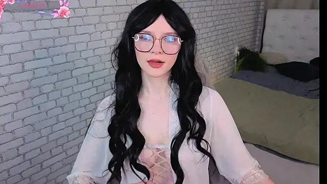 KiraMountrays online show from October 2025 10:10:01 PM