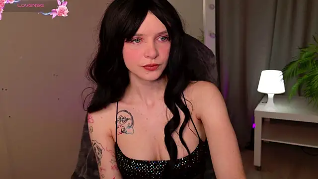 KiraMountrays online show from October 2025 10:54:02 PM