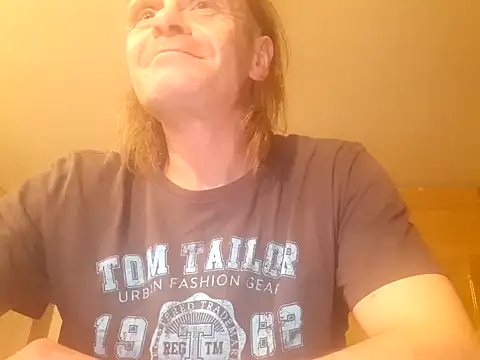 Snapshot of Kuba_Gd chatting on January 2025 10:18:01 PM Kuba Gd online show from January 2025 10:18:01 PM