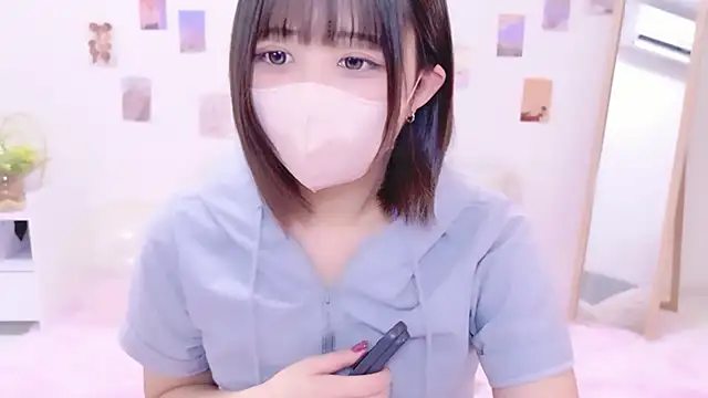 Hinata Sun online show from December 2025 01:05:02 PM