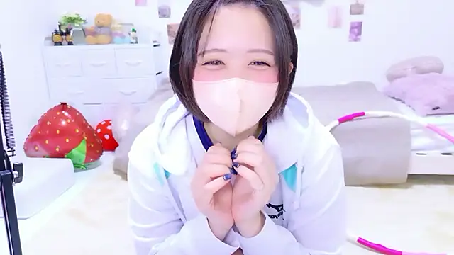 Hinata Sun online show from May 2026 12:02:01 PM
