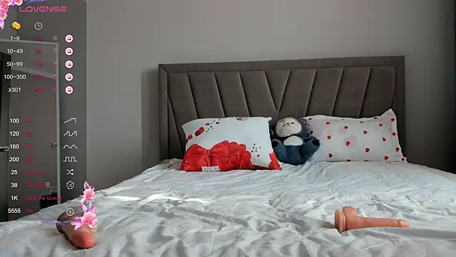 qimiiqo online show from September 2025 11:04:02 AM