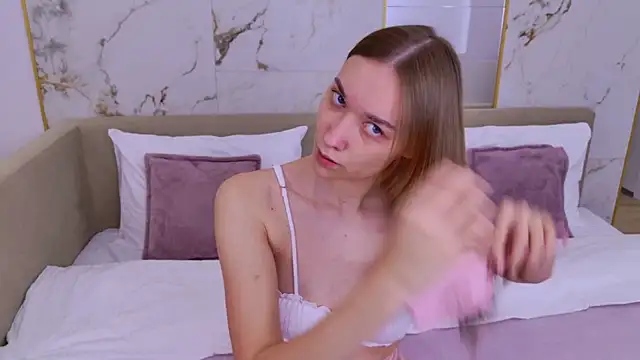 AmadaReine online show from September 2025 04:12:02 PM