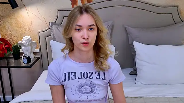 AmadaReine online show from June 2026 04:06:01 PM
