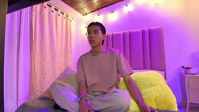 camilo nom online show from September 2025 04:06:02 AM