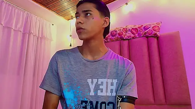 camilo nom online show from October 2025 05:15:02 AM