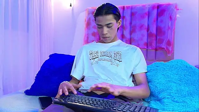 camilo nom online show from November 2025 04:33:02 AM