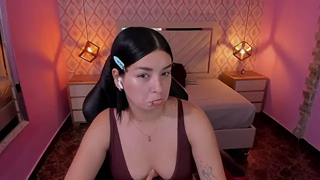 CHRISTY TEIGEN4 online show from October 2025 07:23:02 PM