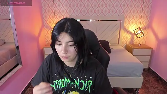 CHRISTY TEIGEN4 online show from October 2025 07:22:01 PM