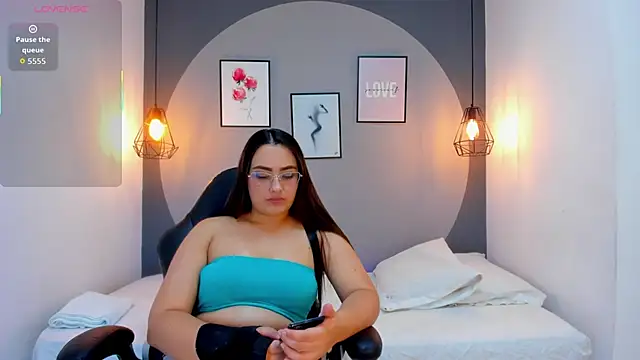 stefannyrivas online show from October 2025 08:13:02 PM