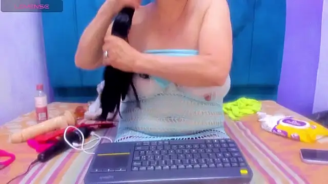andrealopezcm101 online show from June 2026 12:19:01 AM