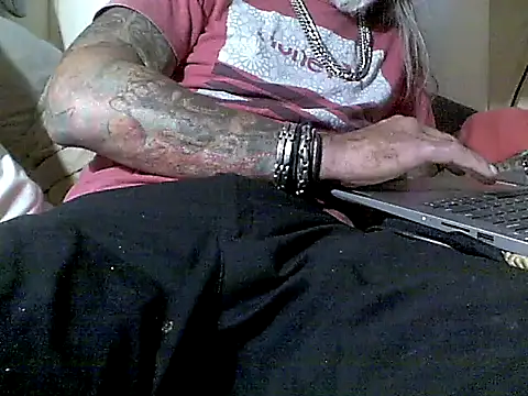 Snapshot of crassanova chatting on December 2025 04:45:02 PM crassanova online show from December 2025 04:45:02 PM