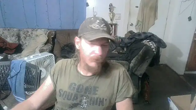 Snapshot of Poundtown1226 chatting on September 2025 05:46:01 AM Poundtown1226 online show from September 2025 05:46:01 AM