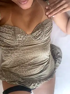 Snapshot of Katianesantos chatting on September 2025 05:27:02 PM Katianesantos online show from September 2025 05:27:02 PM