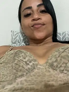 Snapshot of Katianesantos chatting on October 2025 10:08:01 PM Katianesantos online show from October 2025 10:08:01 PM