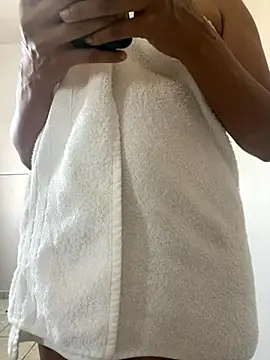 Snapshot of Katianesantos chatting on November 2025 09:10:01 AM Katianesantos online show from November 2025 09:10:01 AM