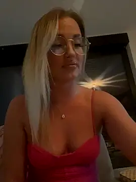 PinkiePlgirl online show from September 2025 08:01:02 PM