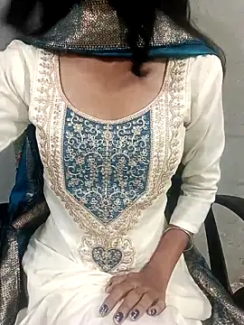 Daizy Shah online show from May 2026 11:21:01 PM
