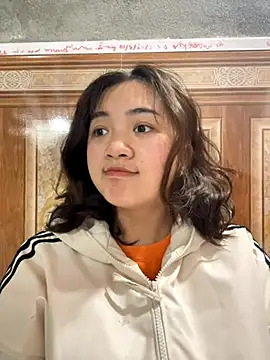 Lonnina online show from November 2025 04:17:02 AM