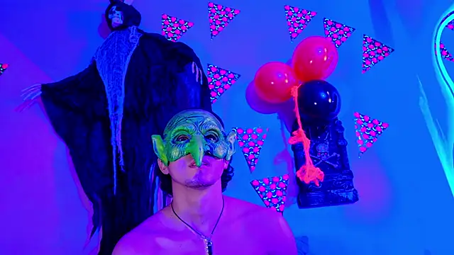 Snapshot of Laura_and_Kevin chatting on October 2025 02:26:02 PM Laura and Kevin online show from October 2025 02:26:02 PM