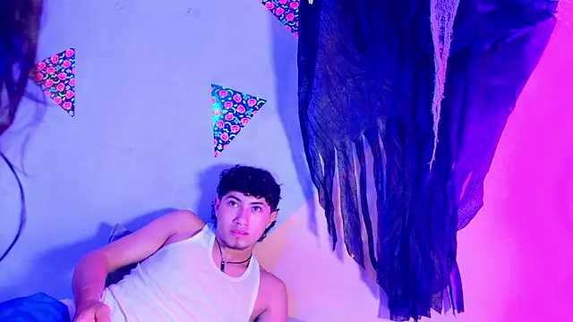 Snapshot of Laura_and_Kevin chatting on October 2025 01:40:02 PM Laura and Kevin online show from October 2025 01:40:02 PM