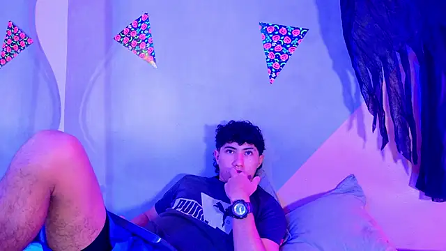 Snapshot of Laura_and_Kevin chatting on October 2025 02:12:01 PM Laura and Kevin online show from October 2025 02:12:01 PM