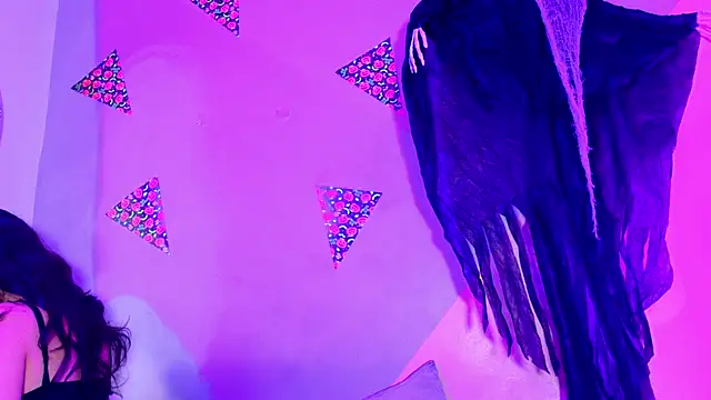 Snapshot of Laura_and_Kevin chatting on October 2025 01:37:01 PM Laura and Kevin online show from October 2025 01:37:01 PM