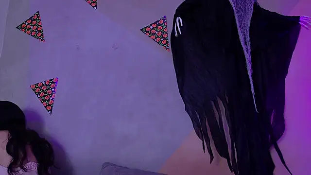 Snapshot of Laura_and_Kevin chatting on November 2025 01:33:02 PM Laura and Kevin online show from November 2025 01:33:02 PM