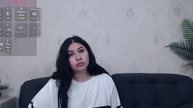 Snapshot of AnaysDivine chatting on October 2025 03:04:02 AM AnaysDivine online show from October 2025 03:04:02 AM