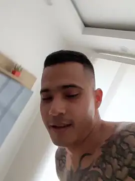 Snapshot of AndrewGmz chatting on October 2025 06:18:02 PM AndrewGmz online show from October 2025 06:18:02 PM