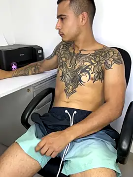 Snapshot of AndrewGmz chatting on November 2025 02:17:02 AM AndrewGmz online show from November 2025 02:17:02 AM