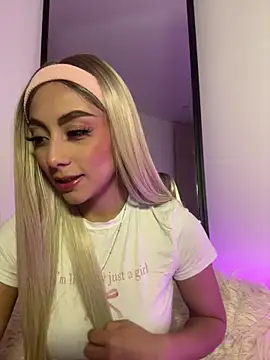 Snapshot of Tessa__Winslow chatting on March 2026 04:50:01 AM Tessa Winslow online show from March 2026 04:50:01 AM