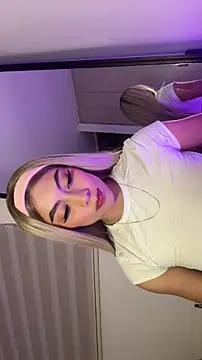 Snapshot of Tessa__Winslow chatting on March 2026 04:50:02 AM Tessa Winslow online show from March 2026 04:50:02 AM