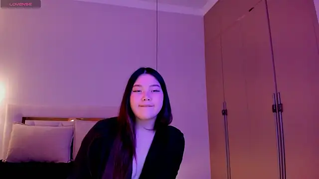 yummmymommy online show from September 2025 02:32:01 PM