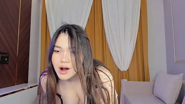 yummmymommy online show from October 2025 01:18:01 PM