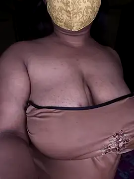 Snapshot of Smile-quien chatting on March 2026 03:28:01 PM Smile-quien online show from March 2026 03:28:01 PM