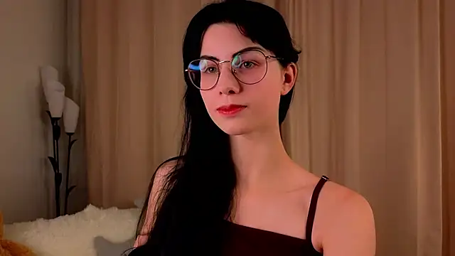 Snapshot of ArlineJanik chatting on October 2025 11:43:01 AM ArlineJanik online show from October 2025 11:43:01 AM