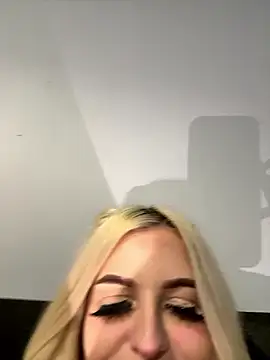 Snapshot of Steffi_Snowbunny chatting on January 2026 09:31:01 PM Steffi Snowbunny online show from January 2026 09:31:01 PM