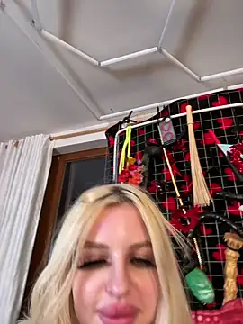 Steffi Snowbunny online show from May 2026 10:15:02 PM