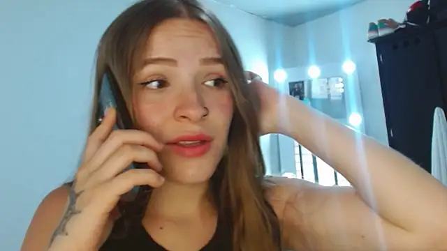 Snapshot of emily-scott chatting on September 2025 03:01:02 PM emily-scott online show from September 2025 03:01:02 PM